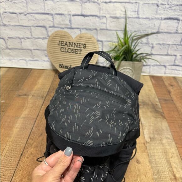 Lululemon Run All Day Backpack
Pitter Patter Black has minor flaws main image 10